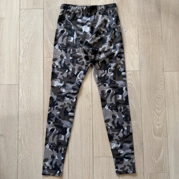 Nike Monochrome Camo Leggings Women’s Size Small - Picture 2 of 11